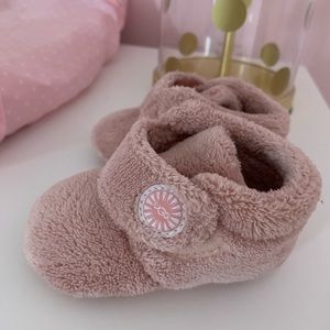 Ugg light pink Bixbie booties baby girl 2/3 shoes